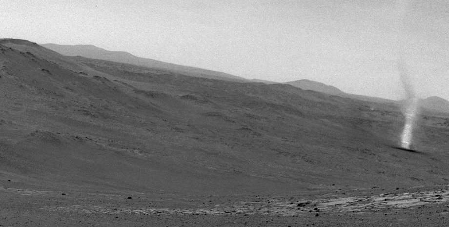 Марс пылевой вихрь