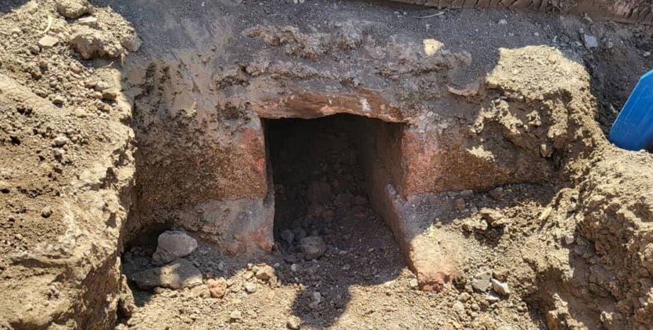 Археологи нашли древний туннель