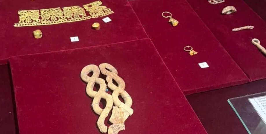 в Казахстане археологи раскопали золотые украшения