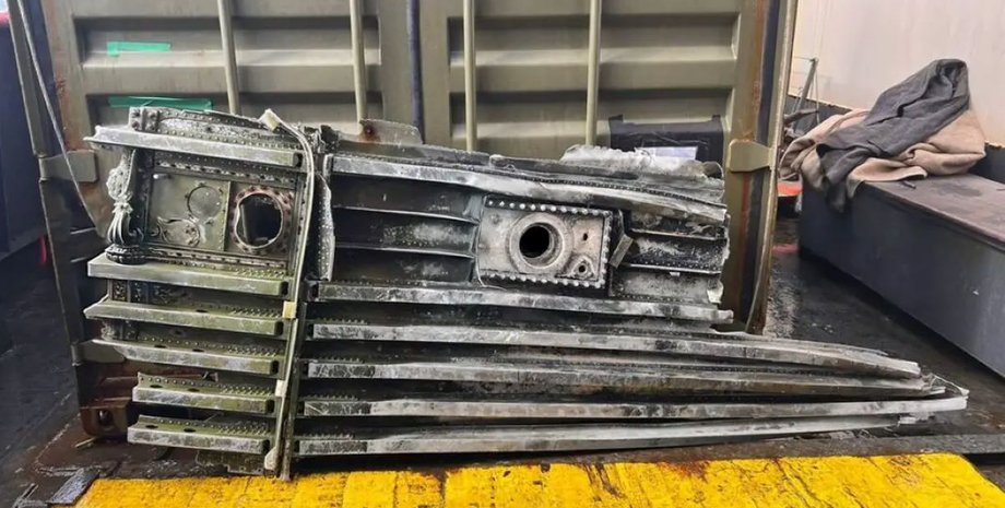 исследователи обнаружили обломки самолета