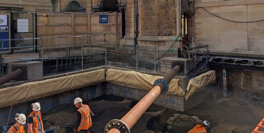 Открытие состоялось во время строительства новой библиотеки