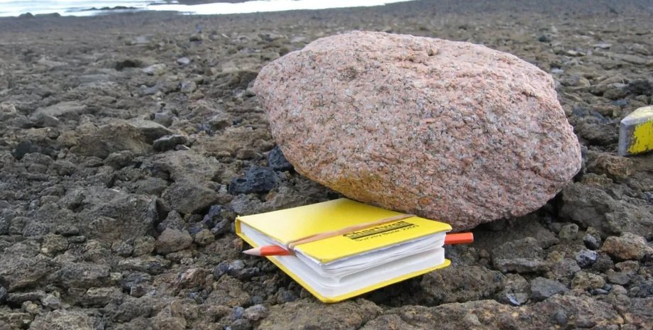 На вершинах гор в Антарктиде найдены загадочные розовые камни: их тайна наконец разгадана»>