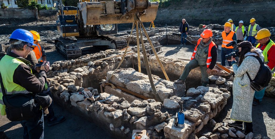 Секрет саркофага, запечатанного свинцом раскрыт: что удерживали в нем 1700 лет (фото)»>