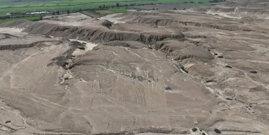 Тянется на два километра: в Перу обнаружили священную дорогу и храмовый комплекс Чиму (фото)»>