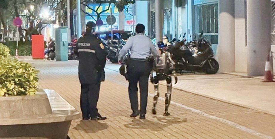 В Китае полиция арестовала человекоподобного робота: он напугал женщину на улице (фото)»>