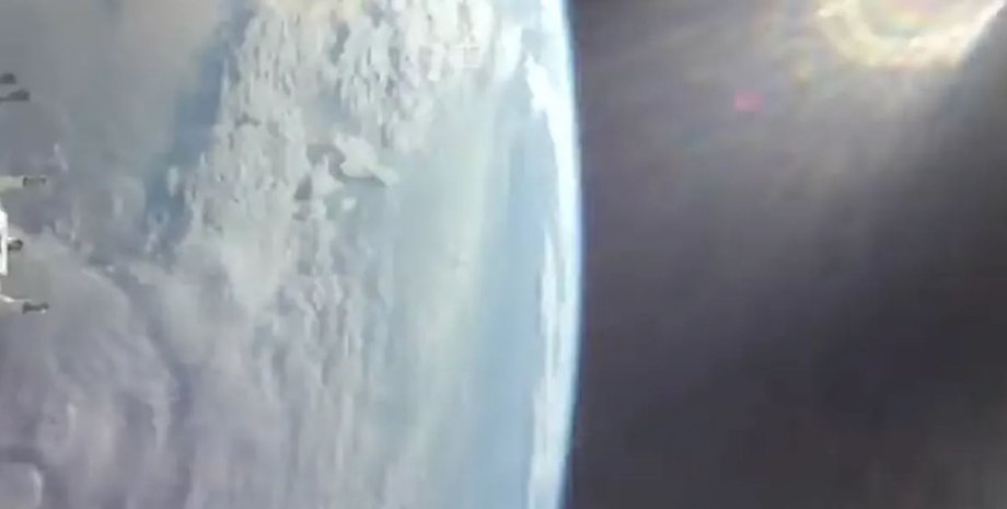 Миссия «Артемида-2»: астронавты покинули околоземную орбиту и отправились к Луне (видео)»>