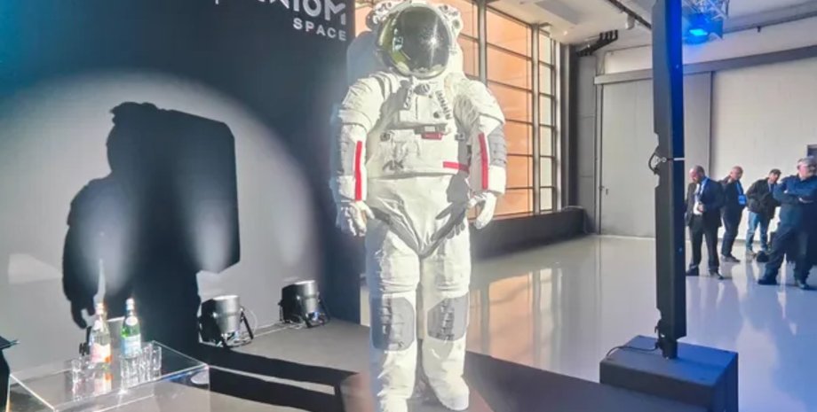 Высадка на Луну астронавтов NASA под угрозой срыва: им нечего носить (фото)»>